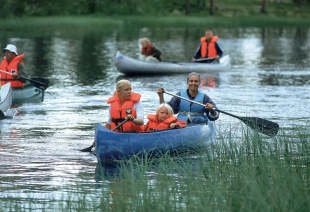 Tag en kanotur i den svenske natur