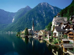 Flot udsigt ved s&oslash;en i Hallstatt