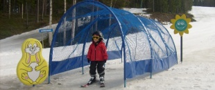 Nybegynder p&aring; skiskole i Bjurs&aring;s