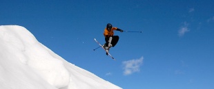 Skihop p&aring; Bjurs&aring;s&acute;piste