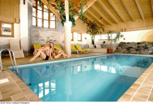 Swimmingpool p&aring; Hotel Sonne