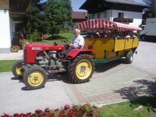 Eller en tur med traktor