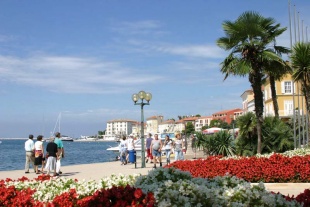 Nyd de lune sommeraftener ved Porec