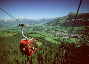 Tag med gondolen op og se Kitzb&uuml;hel fra oven