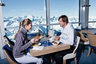 F.eks. i restauranten p&aring; toppen af Kitzsteinhorn