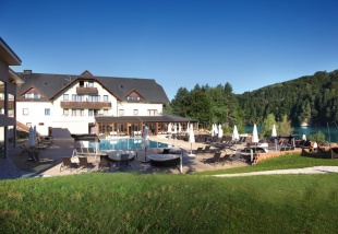 Wahaha Paradise i K&auml;rnten beliggende lige ned til Drau floden