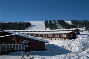 S&auml;lenstugen med bakkerne "lige uden for d&oslash;ren"