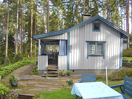 Svensk hytte kun 20 m til bades&oslash; og fiskeri