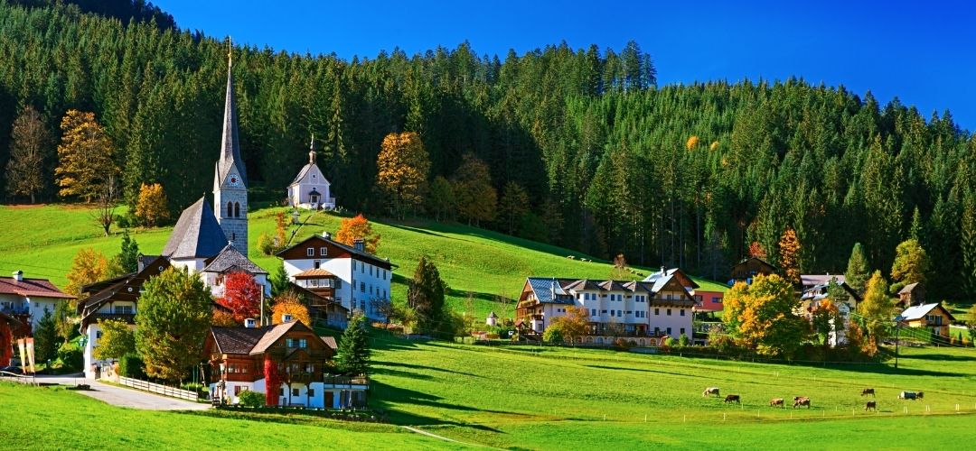 Nyd roen og m&aelig;rk bjergluften fra toppen p&aring; en vandreferie i &Oslash;strig