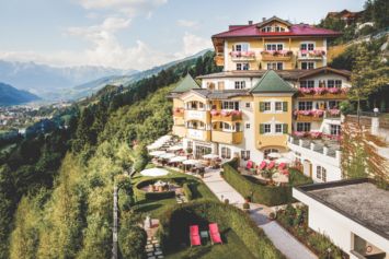 Tag på en ferie i Østrig på det eventyrlige Hotel AlpenSchlössl. 