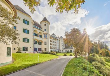 Besøg slotshotellet, Schloss Pichlarn, i Østrigs alper på din næste golfferie med FJÄLLFERIE