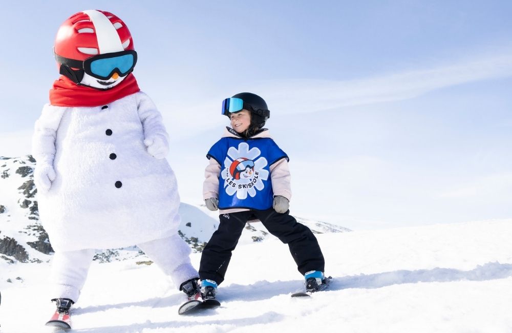 F&aring; en billig skioplevelse i Valles Vinteruger, hvor I f&aring;r GRATIS skiskole og skileje til b&oslash;rnene