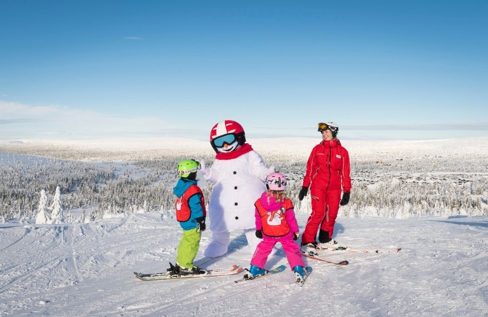 Oplev fjelde p&aring; en skiferie perfekt til b&oslash;rnene med GRATIS skileje og skiskole