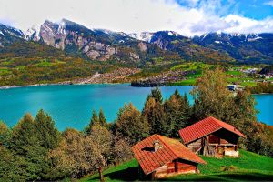 Besøg den mægtige sø Brienz på en vandreferie i smukke Jungfrau