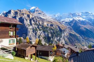 Besøg den charmerende by Mürren mellem de schweiziske alpetoppe