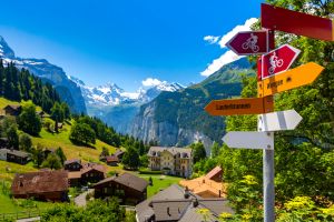 Gå ikke glip af Wengen, når du rejser på en vandreferie i Schweiz alper